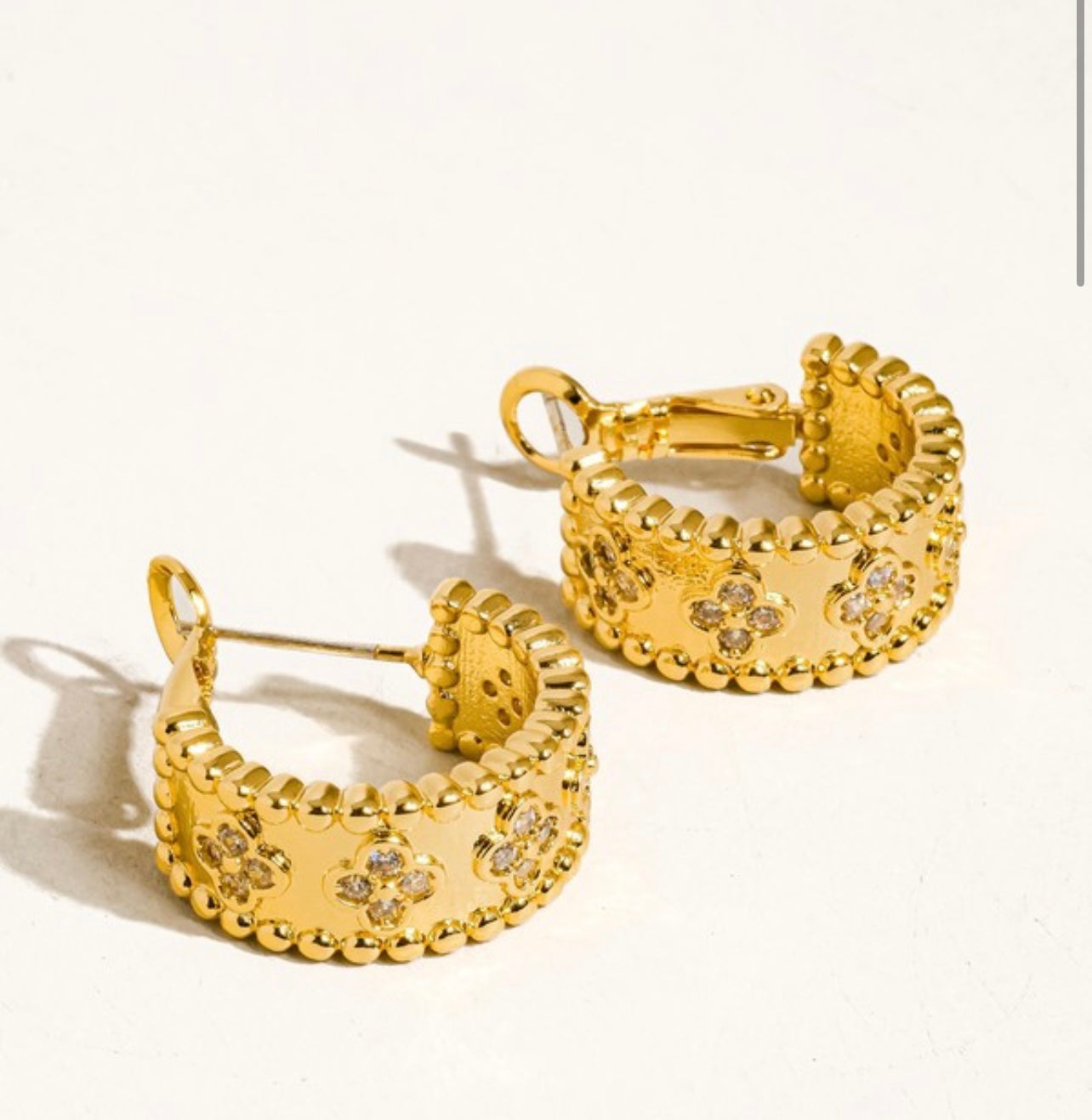 18K Vintage Floral Hoop Earring